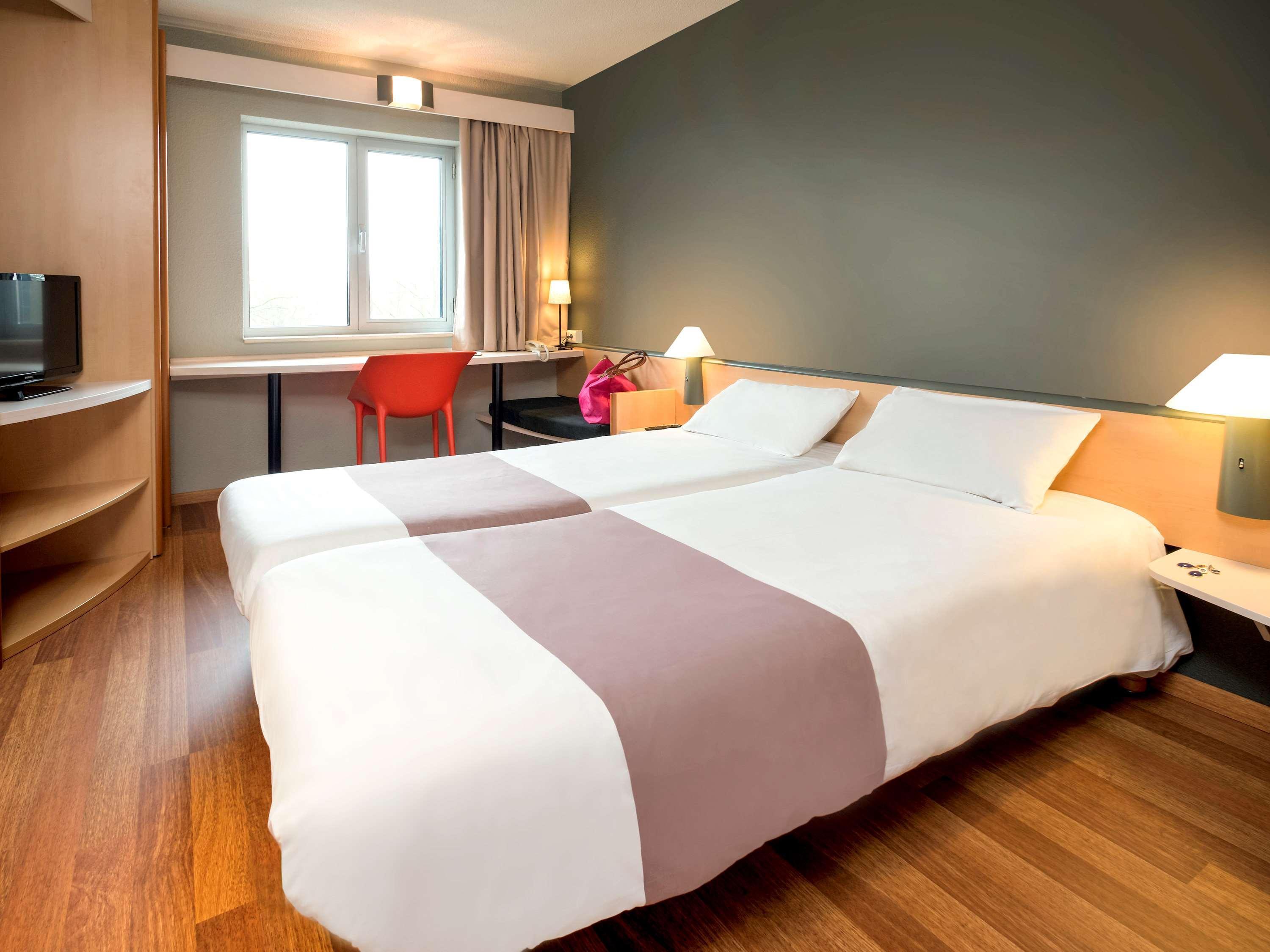 Ibis Charleroi Centre Gare Hotel Exterior photo
