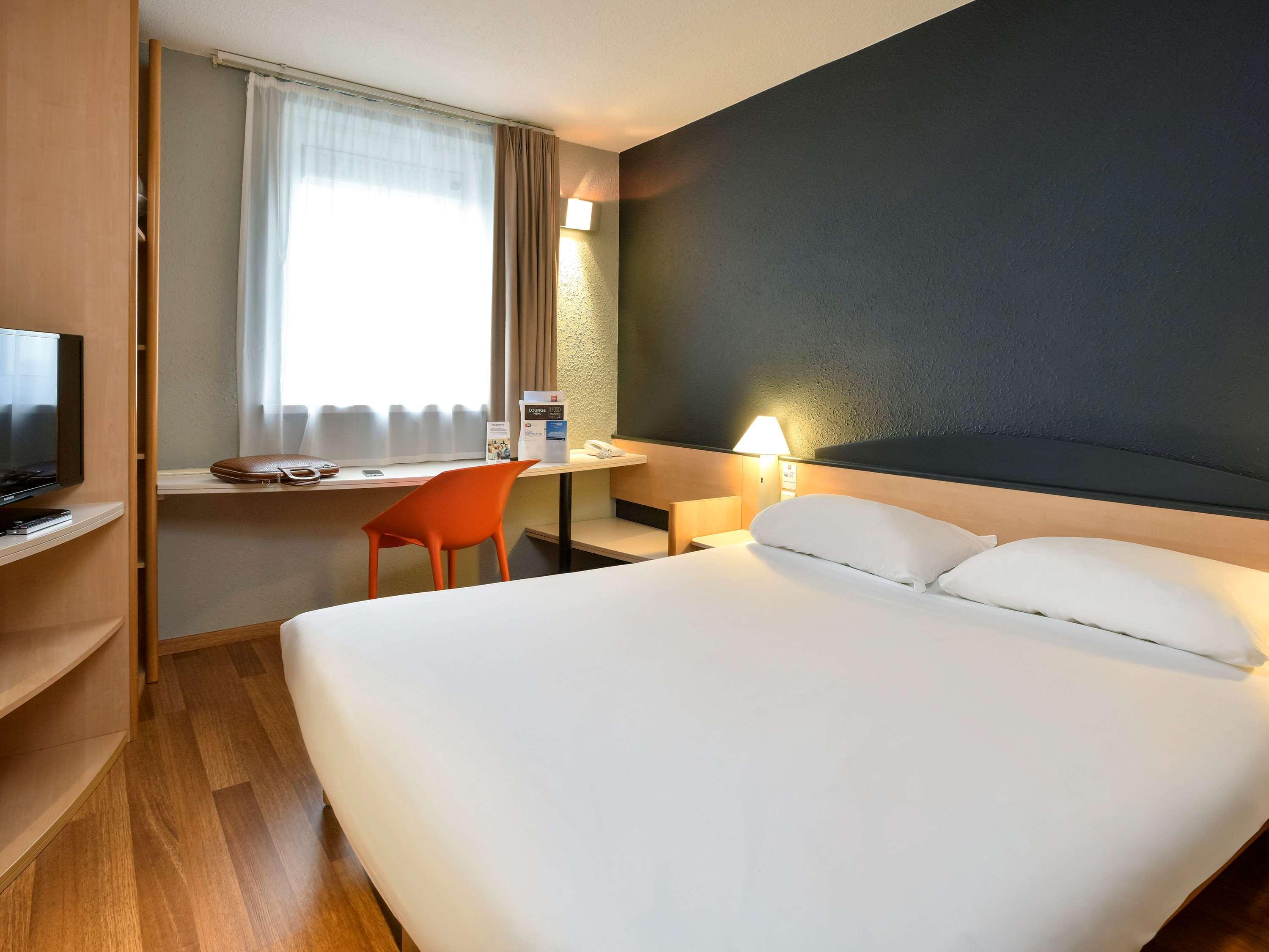 Ibis Charleroi Centre Gare Hotel Exterior photo