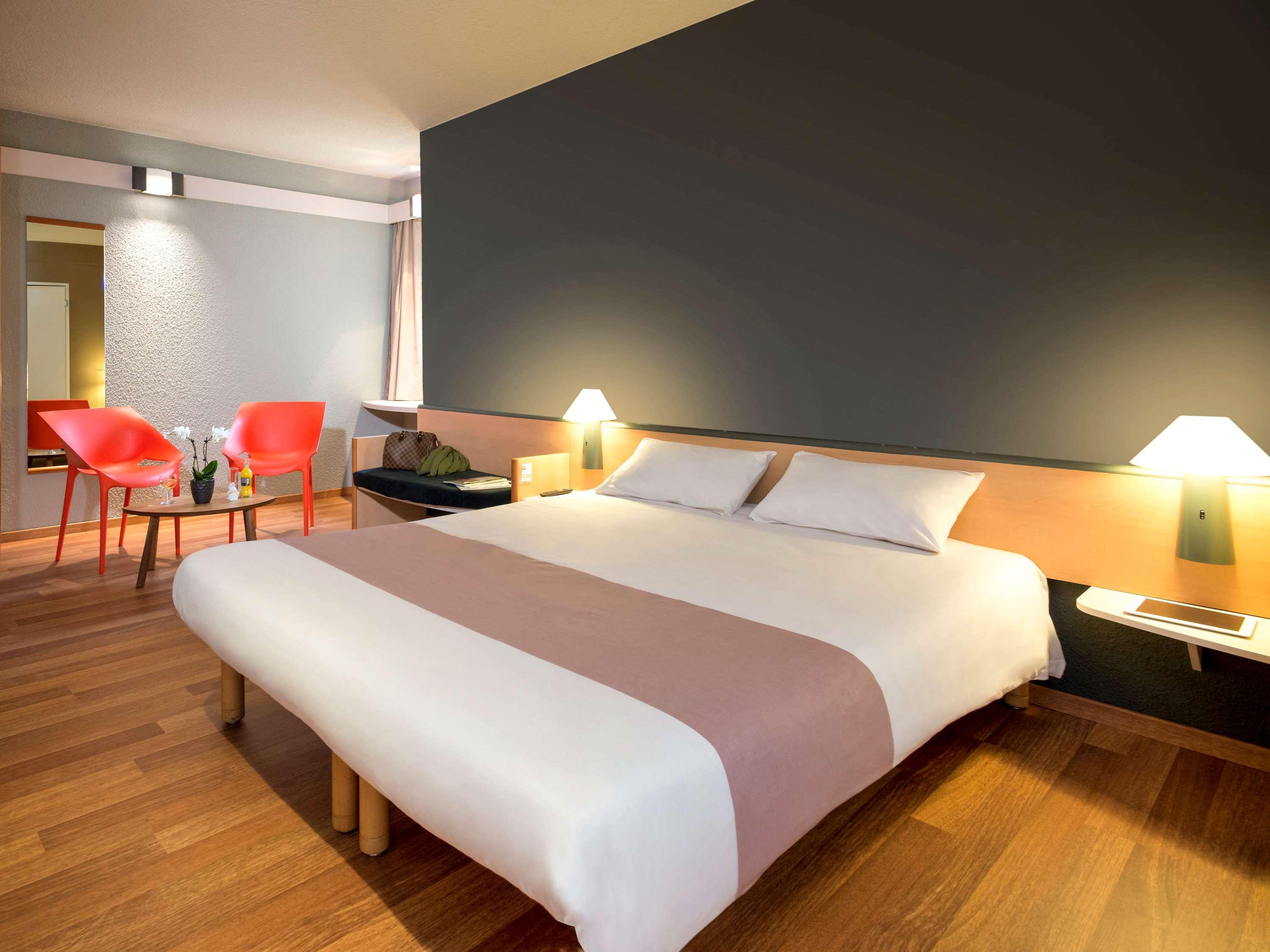 Ibis Charleroi Centre Gare Hotel Exterior photo