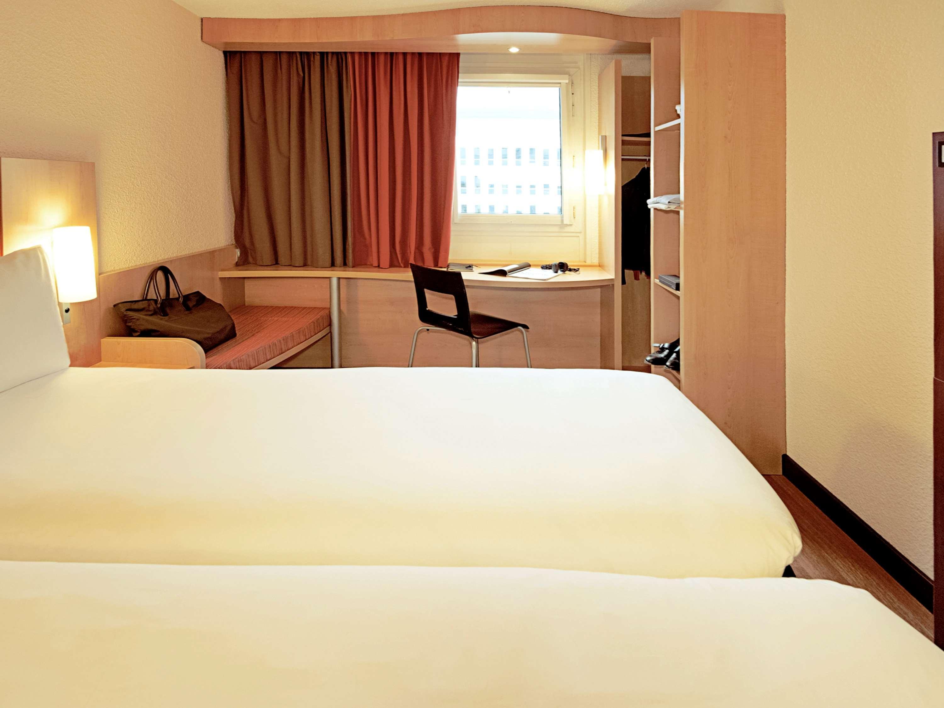 Ibis Charleroi Centre Gare Hotel Exterior photo