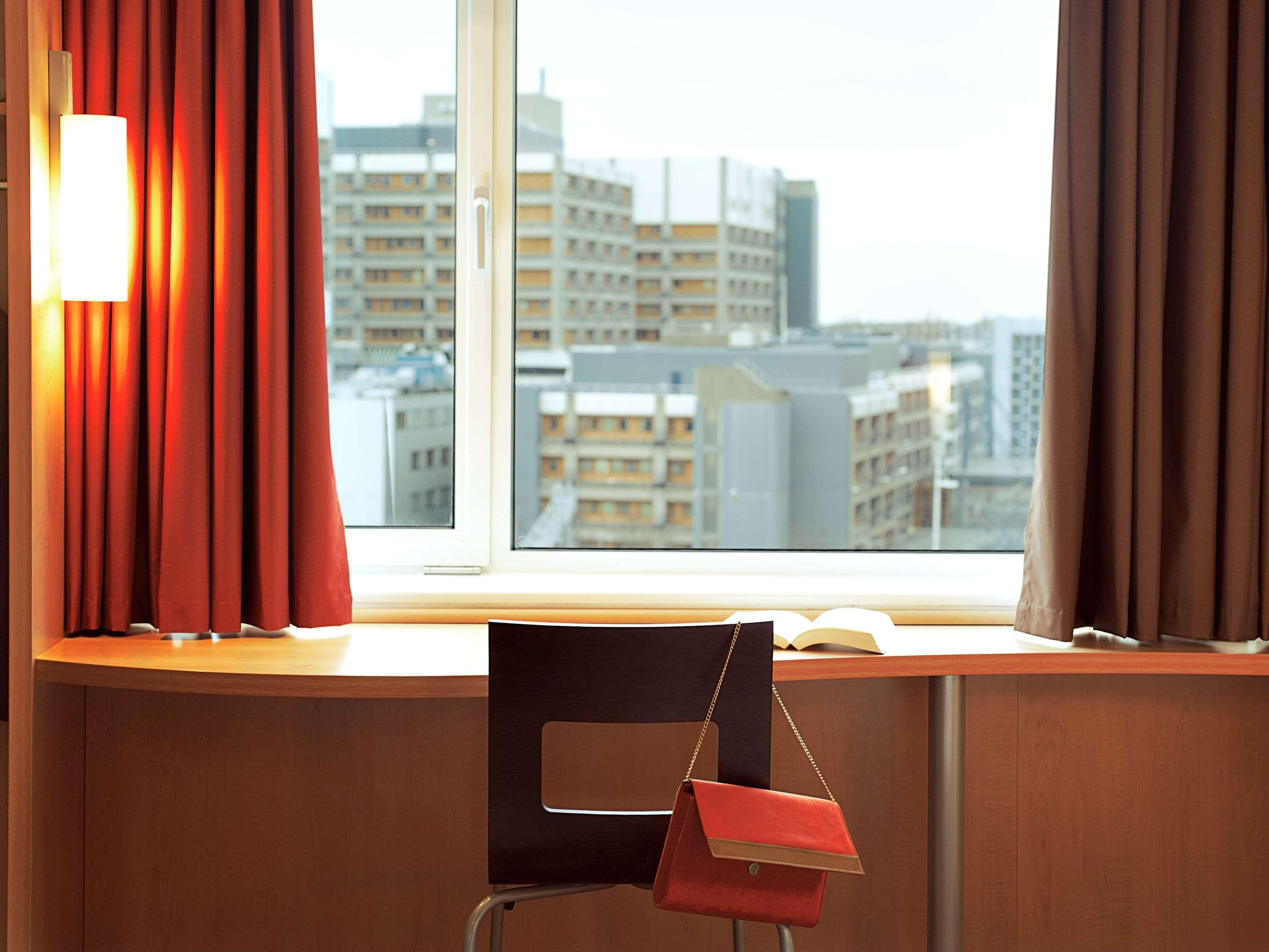Ibis Charleroi Centre Gare Hotel Exterior photo