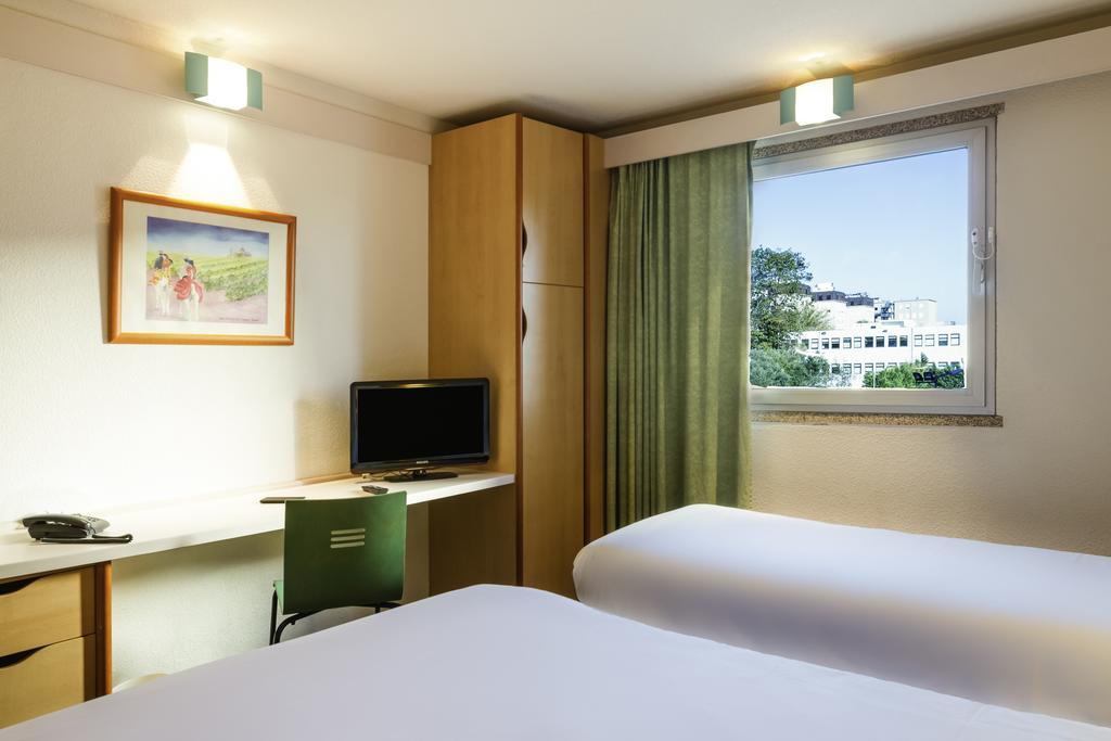 Ibis Charleroi Centre Gare Hotel Exterior photo